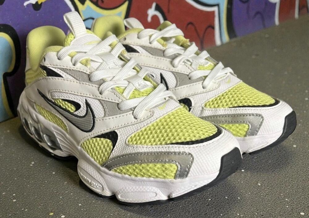 Nike Air Zoom Fire Lemon Twist Metallic Green Womens 9.5 Retro Look Fast Ship